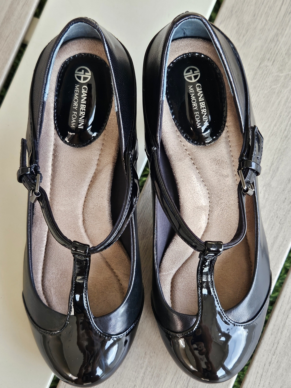 Giani Bernini Black T-Strap Ballet Flats - Memory Foam Comfort